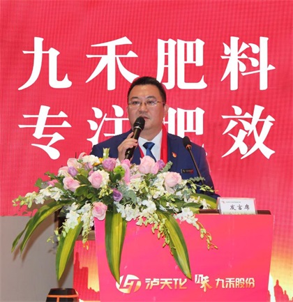 田軍獲五一獎(jiǎng)?wù)?jpg 田軍獲五一獎(jiǎng)?wù)?jpg