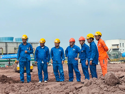 傅利才視察新建項目.jpg 傅利才視察新建項目.jpg